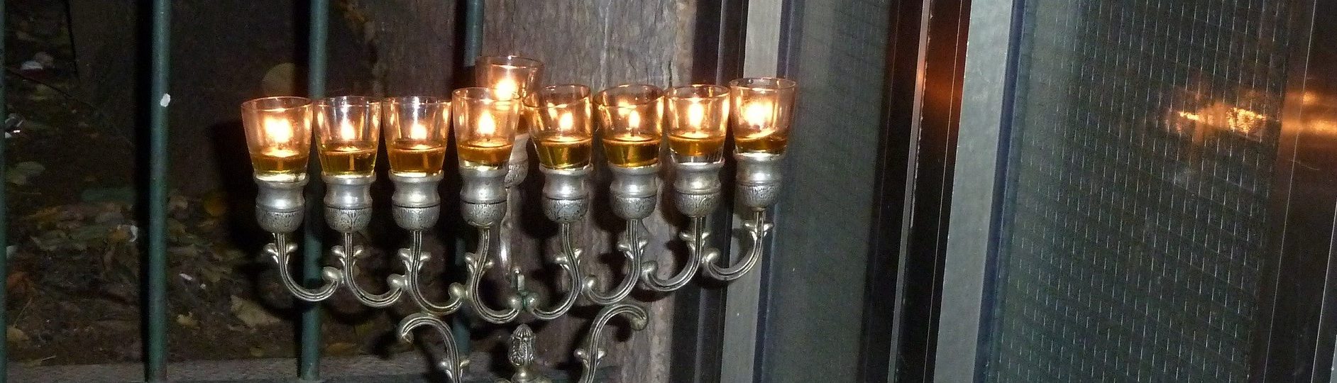 Old_Jerusalem_candlestick_with_oil_lamps - Copy